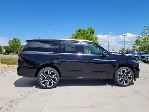 New 2026 Lincoln Navigator Reserve AWD/4WD image 2