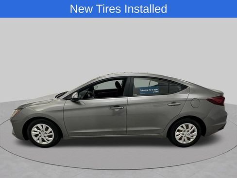 Used 2020 Hyundai Elantra SE w/ Cargo Package (C1) FWD image 2