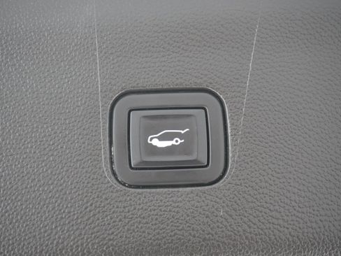 Used 2022 Buick Enclave Essence FWD image 29