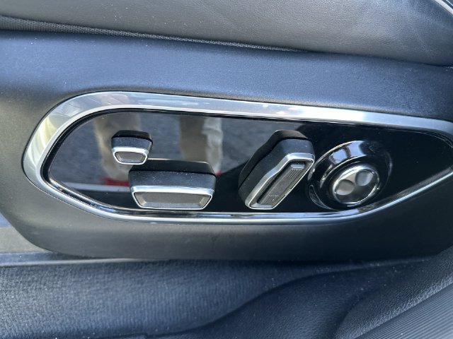 Used 2024 Jeep Grand Cherokee L Summit AWD/4WD image 16