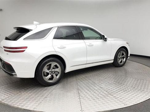 Used 2026 Genesis GV70 2.5T Advanced image 2