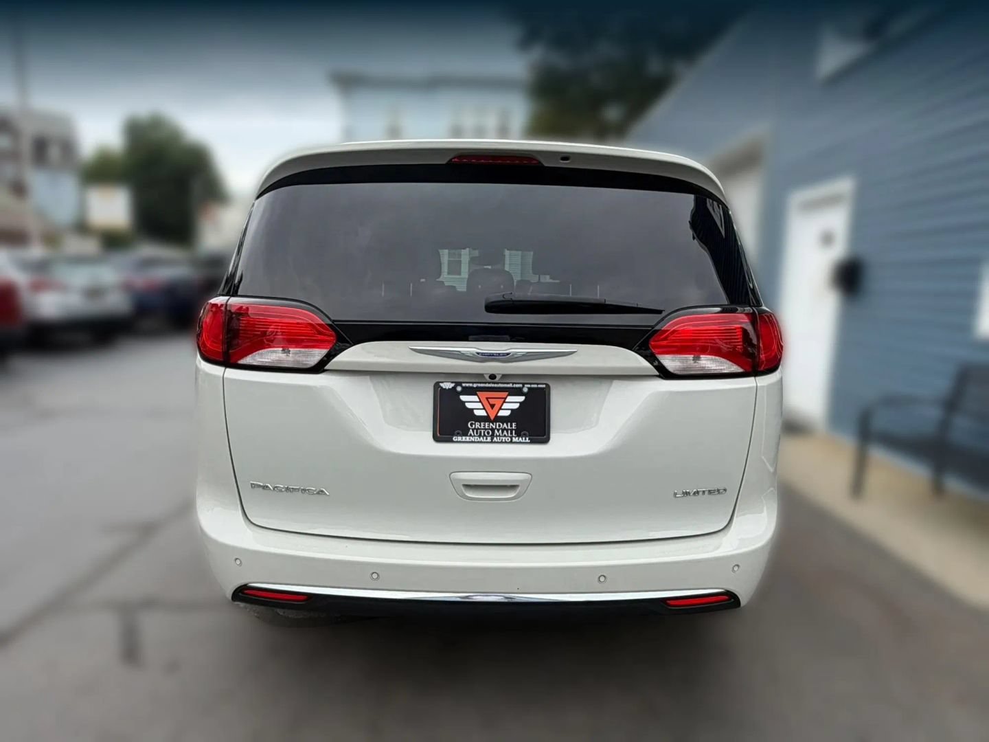 Used 2019 Chrysler Pacifica Limited w/ Tire & Wheel Group FWD image 8