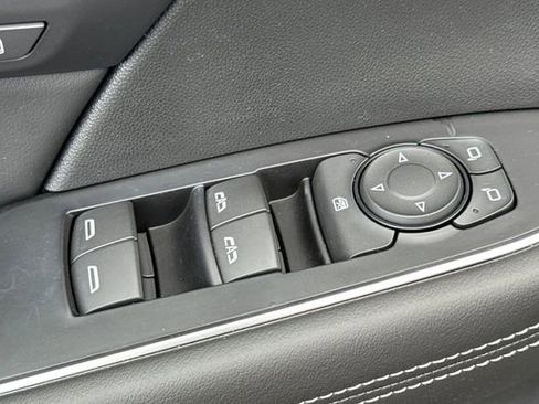 Used 2023 Buick Envision Essence AWD/4WD image 12