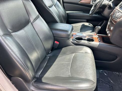Used 2017 Nissan Pathfinder Platinum w/ Family Entertainment Package FWD image 26