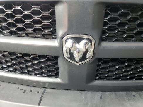 Used 2018 RAM 1500 Express RWD image 10