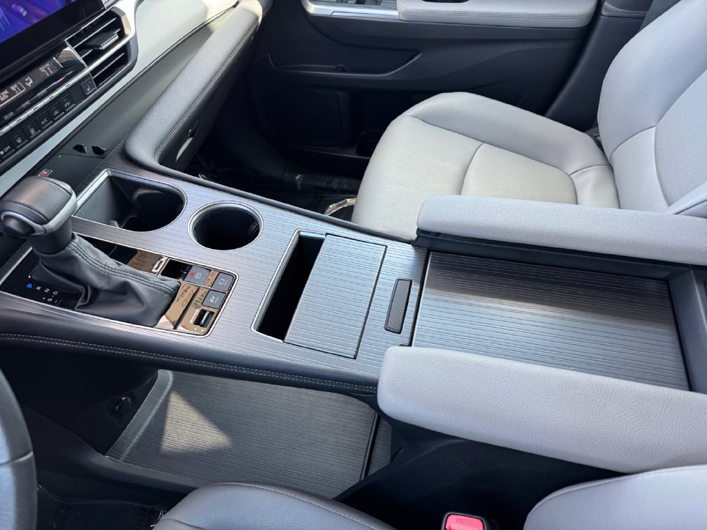Certified 2025 Toyota Sienna XLE AWD/4WD image 27