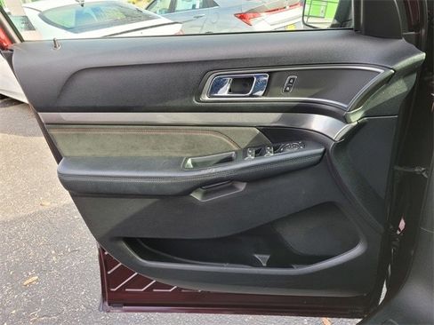 Used 2018 Ford Explorer XLT w/ Equipment Group 202A image 27