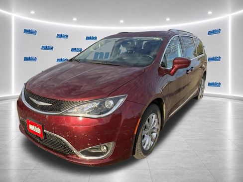 Used 2018 Chrysler Pacifica Touring-L Plus FWD image 3