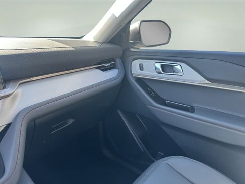 New 2025 Ford Explorer Active w/ Active Comfort Package image 16