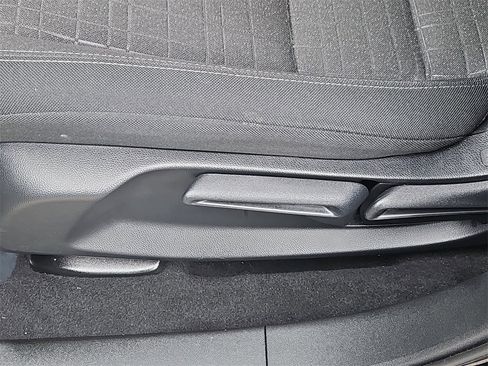 Certified 2023 Honda HR-V LX image 17