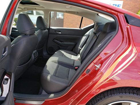 Used 2022 Nissan Altima 2.5 Platinum AWD/4WD image 11