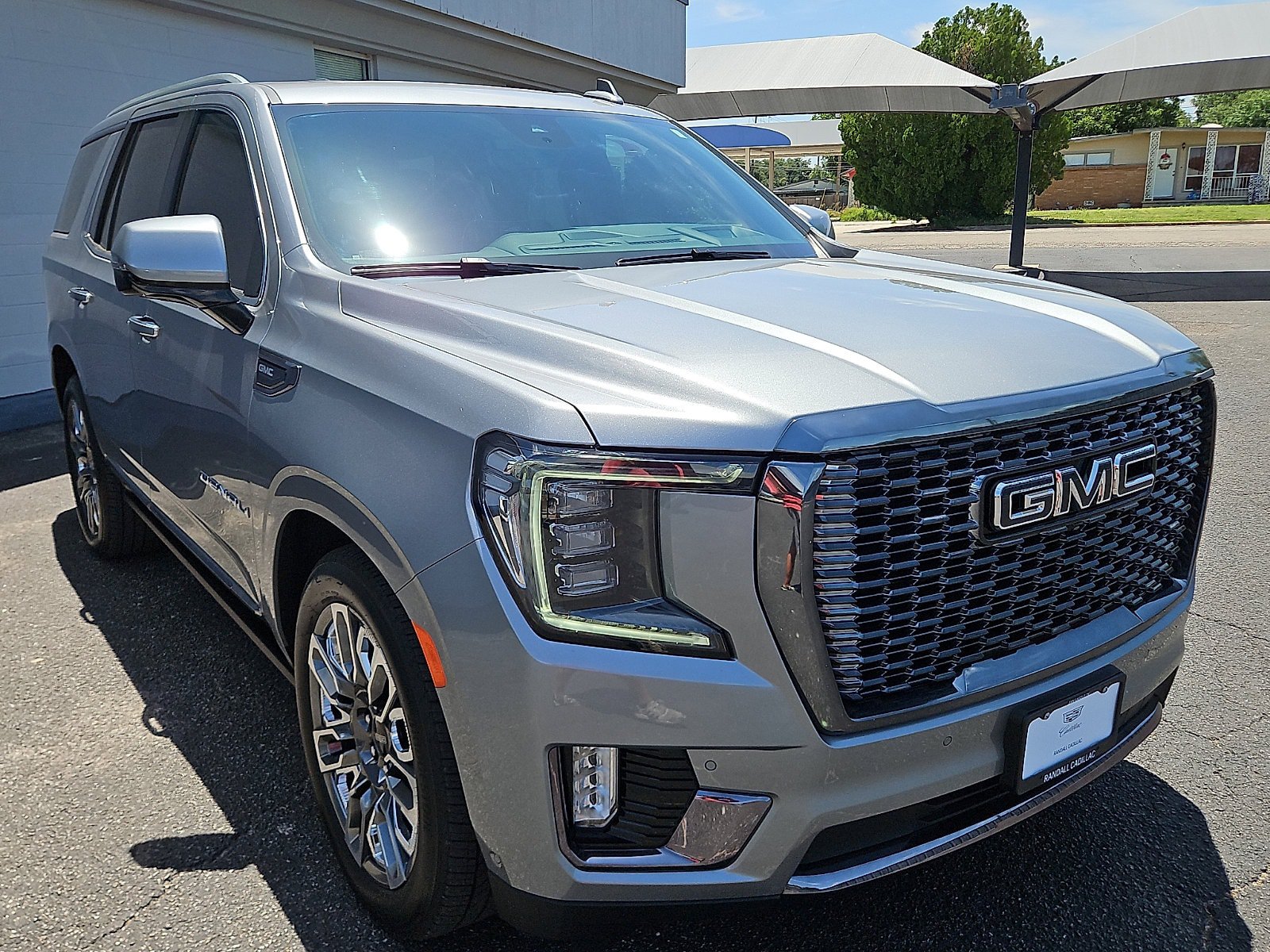 Used 2024 GMC Yukon Denali Ultimate AWD/4WD image 5