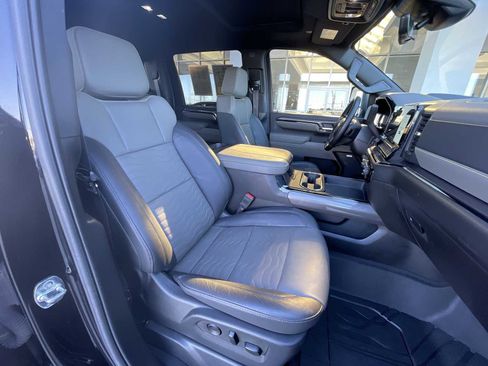 Used 2025 Chevrolet Silverado 2500 ZR2 w/ Technology Package image 28