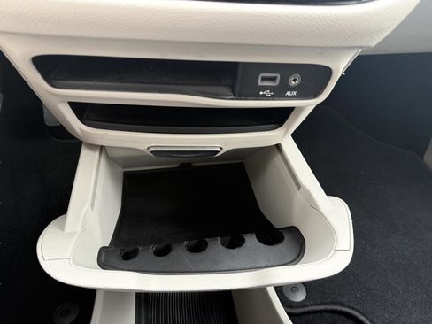 Used 2020 Chrysler Pacifica Touring-L FWD image 31