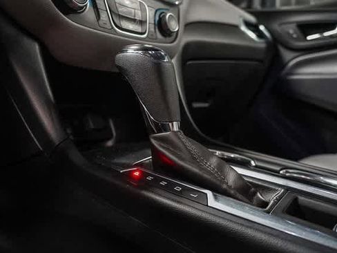 Used 2019 Chevrolet Equinox LS image 24