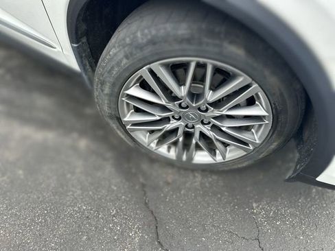 Used 2023 Acura MDX SH-AWD w/ Advance Package image 12