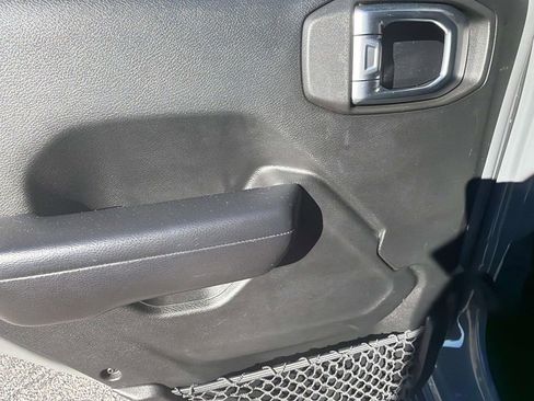 Used 2019 Jeep Wrangler Unlimited Sport S image 27