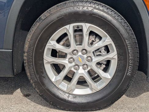 Used 2022 Chevrolet Traverse LS FWD image 11