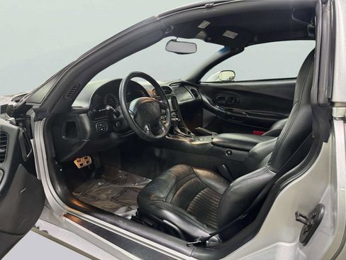 Used 2001 Chevrolet Corvette Coupe w/ Preferred Equipment Group1 RWD image 17