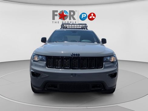 Used 2020 Jeep Grand Cherokee Laredo AWD/4WD image 8