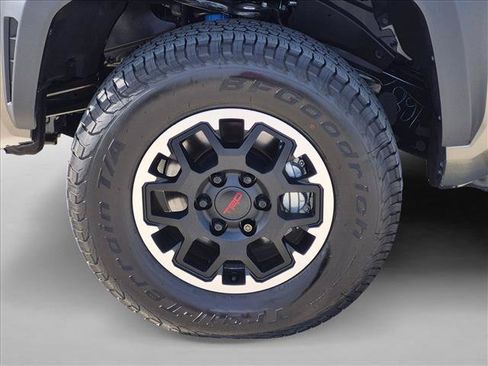 Certified 2026 Toyota Tacoma TRD Off-Road AWD/4WD image 21