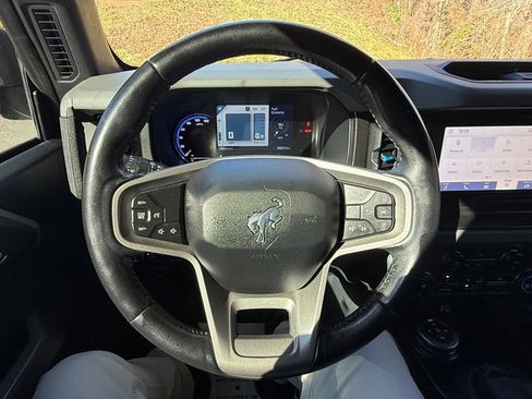 Used 2022 Ford Bronco Black Diamond w/ Sasquatch Package image 17