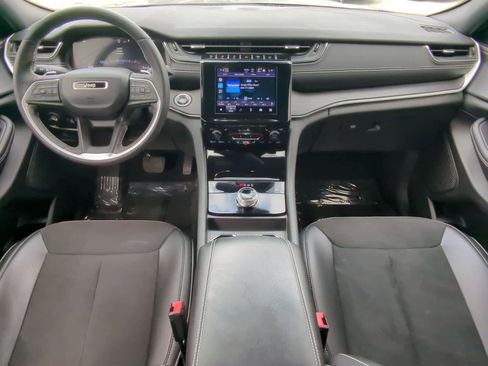 Certified 2024 Jeep Grand Cherokee Altitude AWD/4WD image 15