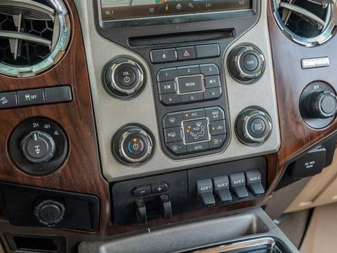 Used 2014 Ford F250 Lariat w/ Lariat Ultimate Package AWD/4WD image 29