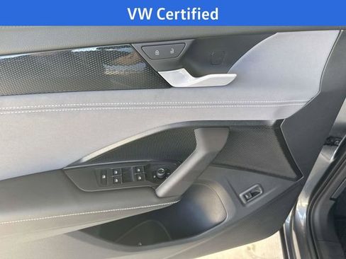 Used 2025 Volkswagen Tiguan SE image 16