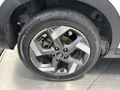 Certified 2023 Hyundai Venue SEL FWD image 11