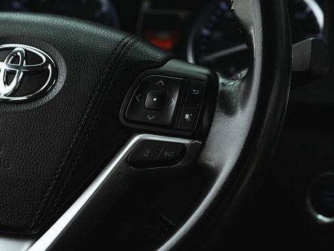 Used 2017 Toyota Highlander XLE image 34