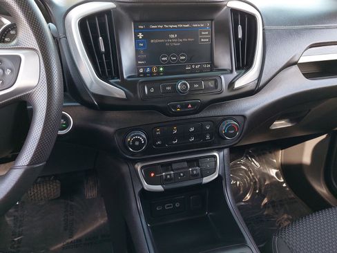 Used 2024 GMC Terrain SLE image 19