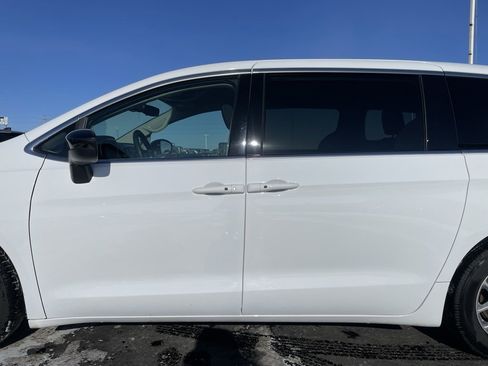 Used 2024 Chrysler Voyager LX image 28