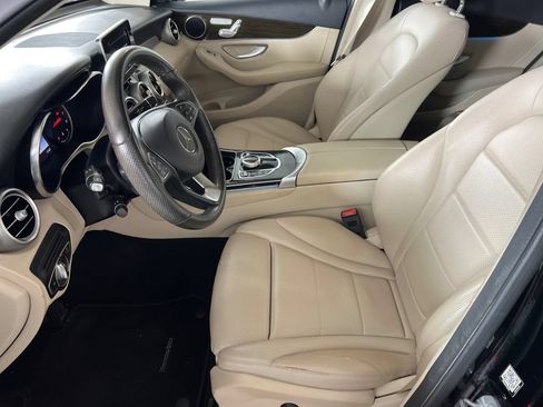 Used 2019 Mercedes-Benz GLC 300 image 4