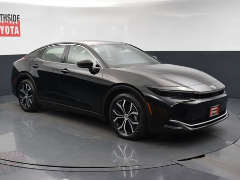 Used 2024 Toyota Crown Limited image 6