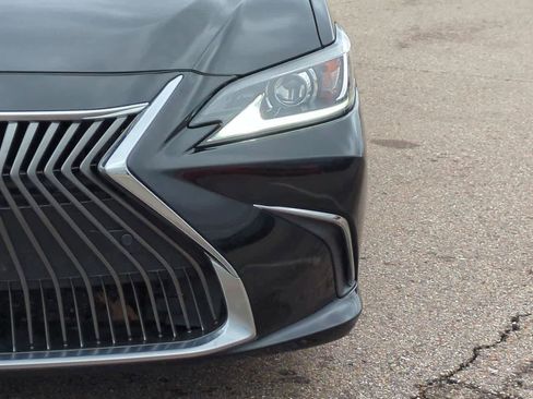 Used 2019 Lexus ES 350 Luxury w/ Accessory Package image 10