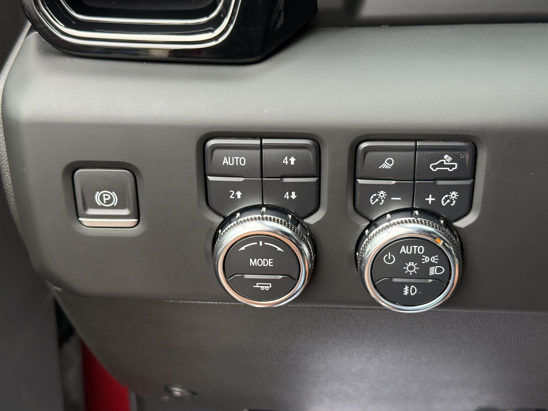 Used 2024 GMC Sierra 2500 AT4 w/ AT4 Preferred Package AWD/4WD image 32