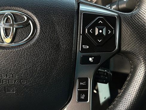 Used 2018 Toyota Tacoma SR5 image 18