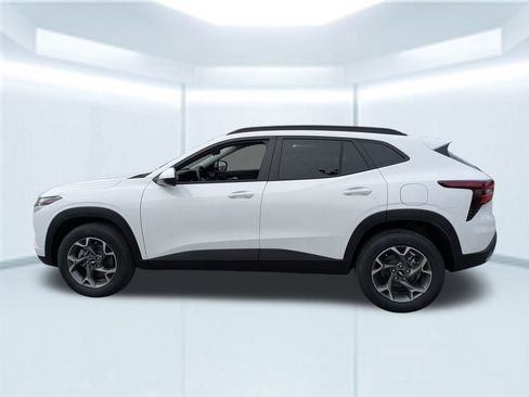 New 2026 Chevrolet Trax LT w/ Driver Confidence Package image 2