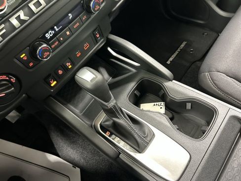 Used 2025 Nissan Frontier SV w/ SV Convenience Package image 17