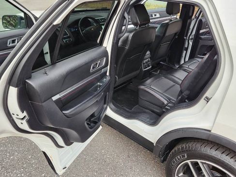 Used 2018 Ford Explorer Sport w/ Equipment Group 401A AWD/4WD image 31