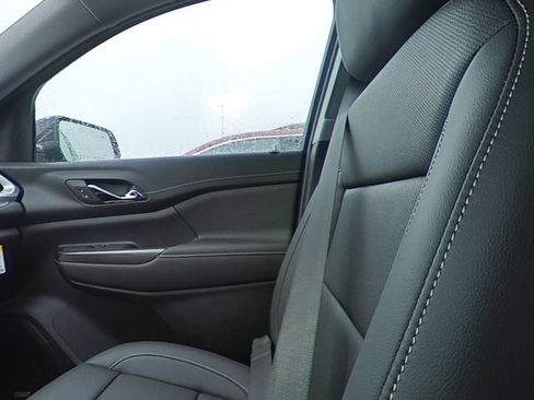 Used 2023 GMC Acadia SLT FWD image 17