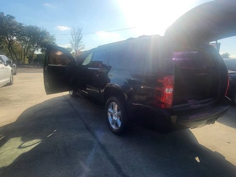 Used 2012 Chevrolet Suburban LT RWD image 27