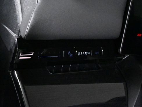 Used 2026 BMW 530i xDrive w/ Premium Package image 27