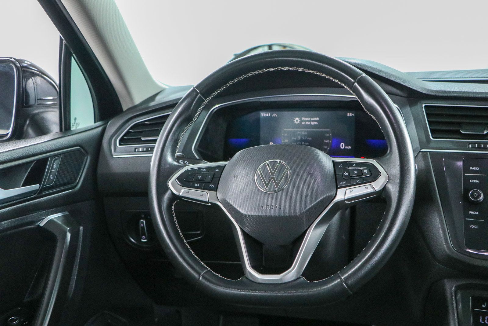 Used 2022 Volkswagen Tiguan SE w/ Panoramic Sunroof Package AWD/4WD image 12