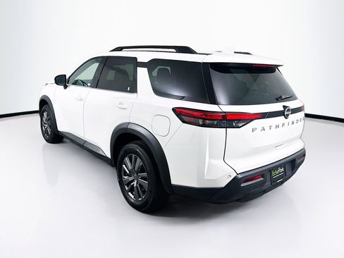 Used 2025 Nissan Pathfinder SV FWD image 5