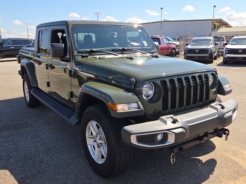 Used 2022 Jeep Gladiator Sport AWD/4WD image 17