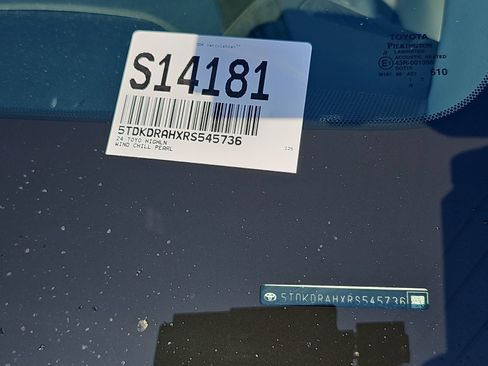 Used 2024 Toyota Highlander XLE FWD image 15