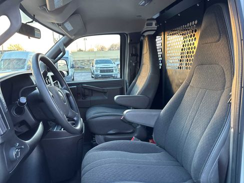 Used 2024 Chevrolet Express 2500 w/ Driver Convenience Package image 17