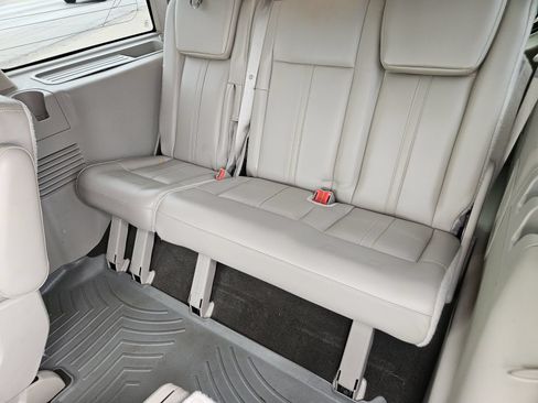 Used 2016 Lincoln Navigator Select RWD image 36
